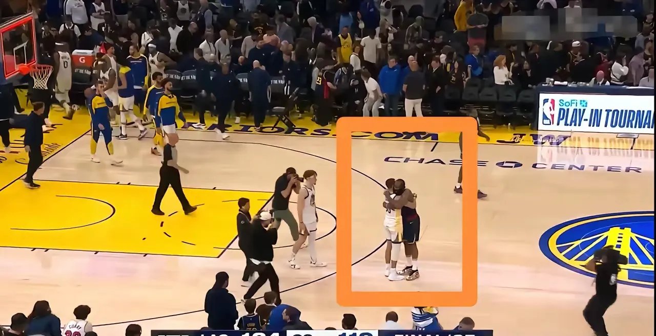 库里回归赛场，爆冷首场状态亮眼，热火观众沸腾！